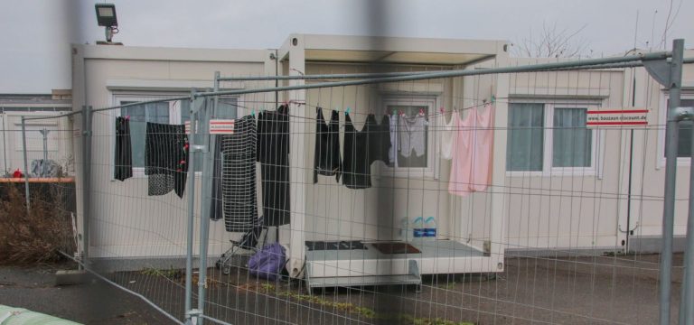 Organisationen fordern bessere Unterbringung und Teilhabe