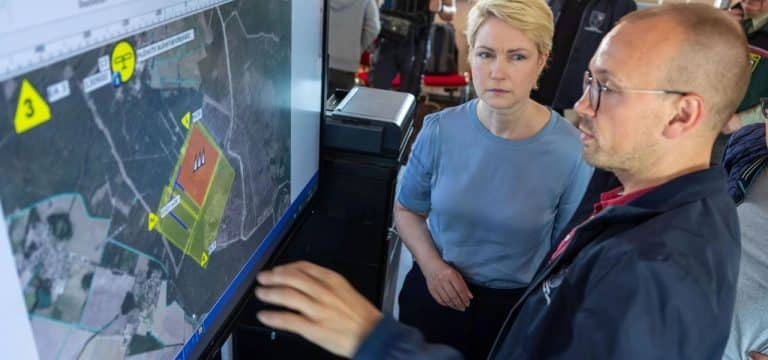 Brände Lübtheen: Schwesig lobt Einsatzkräfte – „Gewaltiger Krafteinsatz“