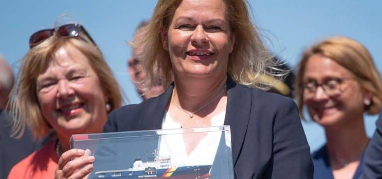 Einsatzschiff der Bundespolizei auf „Neustadt“ getauft
