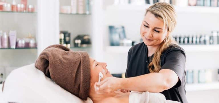 Wismar: Hautanalyse mit Beratung in der „Sonnen-Apotheke“ im Juni