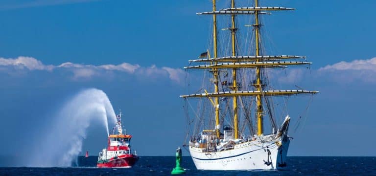 Hanse Sail voraus: „Gorch Fock“ und „Bima Suci“ zu Gast
