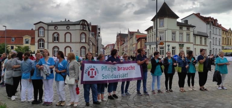 Pflege: Politik muss Ausbildung und Fachkräftesuche stärken