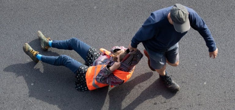 Klimaaktivist angefahren: Strafbefehl gegen Lkw-Fahrer