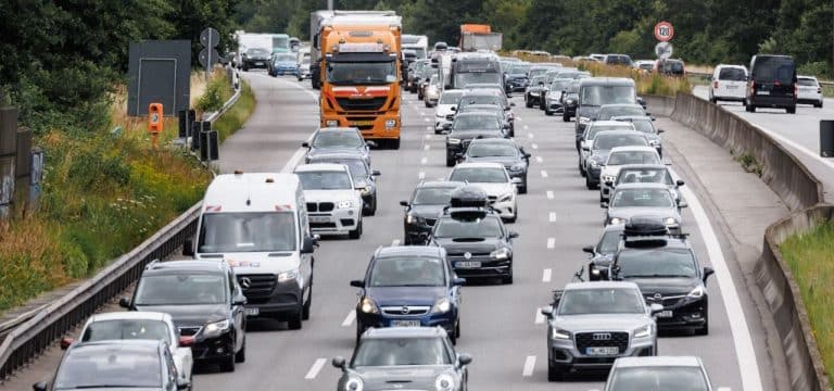 Immer mehr Autos in MV: Dichte geringer als bundesweit