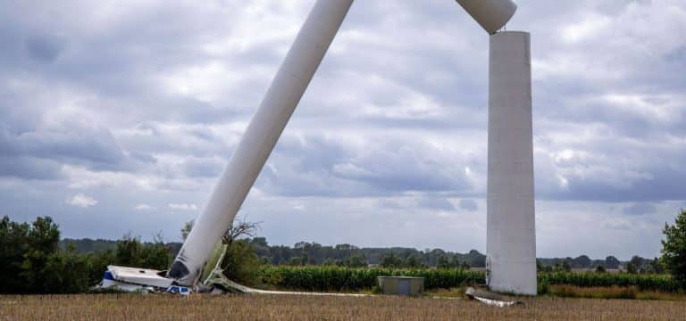 Windrad bei Gnoien knickt um: Vermutlich durch Sturm