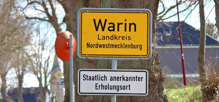 Warin: Polizisten retten Mann aus dem Wasser