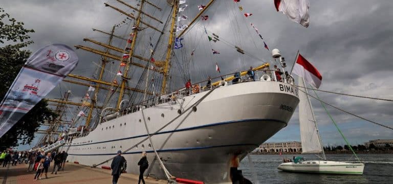 Volksfest und Böllerschüsse bei der Hanse Sail