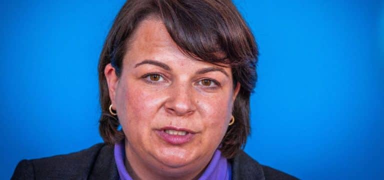 Menschen mit Behinderung mit Anliegen im Landtag