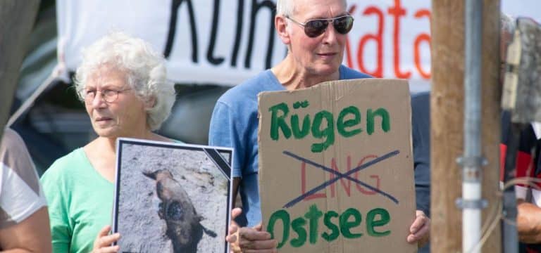 Nach Genehmigung: LNG-Gegner wollen gerichtlichen Baustopp