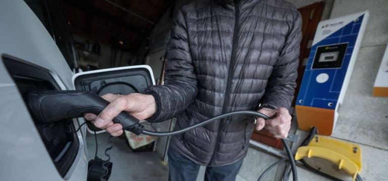 Mittel schon ausgeschöpft: KfW stoppt Solar-Förderprogramm für E-Autos