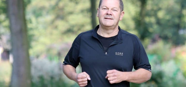 Mehrere Termine abgesagt: Scholz stürzt beim Joggen – Prellungen im Gesicht