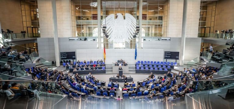 Ampel-Mehrheit macht Weg frei: Bundestag stimmt für Heizungsgesetz