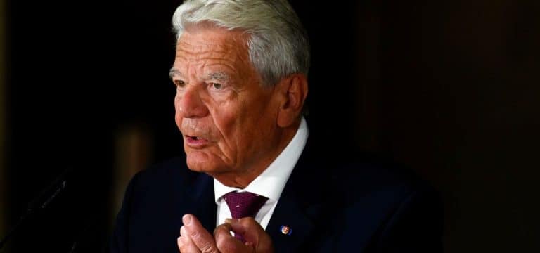 „Sonst droht Rechtsruck“ Gauck für Begrenzungsstrategie bei Migration