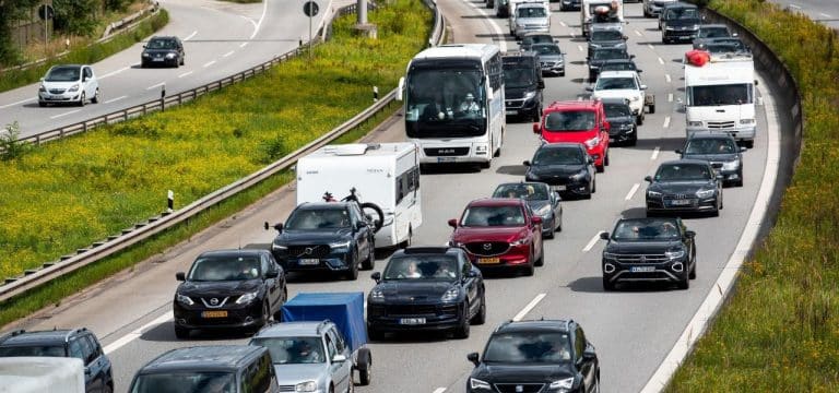 Asphaltierung A1 in Hamburg: Nur eine Spur nach Lübeck