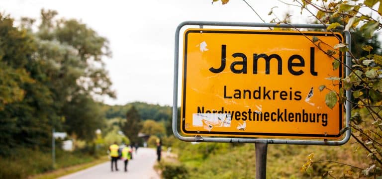 Razzia gegen Neonazis an drei Orten