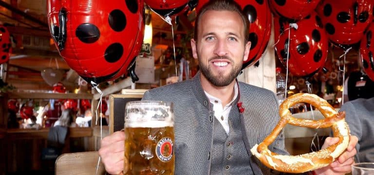 FCB-Superstar Harry Kane strahlt voller Stolz bei Wiesn-Debüt