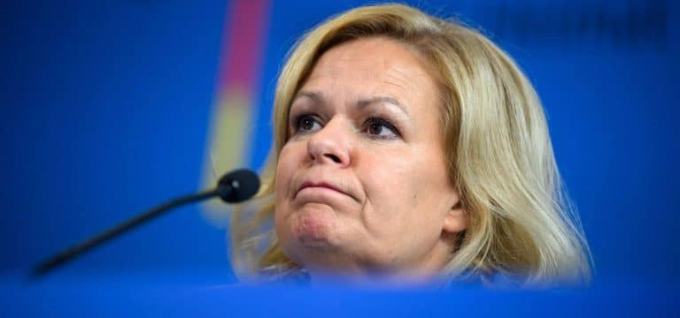 Razzien in zehn Bundesländern: Faeser verbietet Neonazi-Gruppe