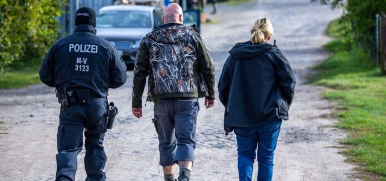 Bei Razzien gegen Neonazis in MV auch Waffen gefunden