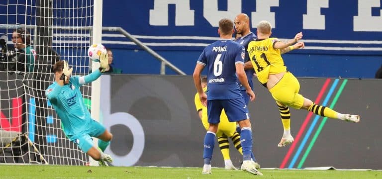 Seltsamer BVB stürmt mit zehn Mann an die Tabellenspitze