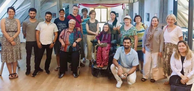 „Lebendige Bibliothek“ – Menschen „verleihen“ ihre Geschichten