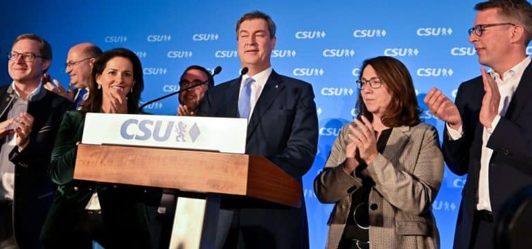 Landtagswahl in Bayern: CSU droht schwächstes Ergebnis, AfD und FW stark