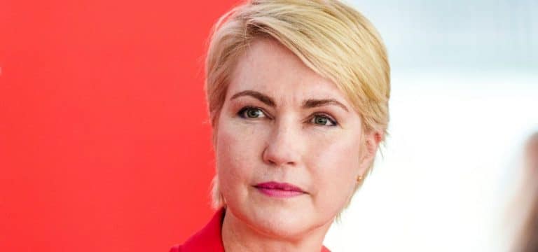 Schwesig begrüßt Hunderte Soldaten nach Nato-Einsatz