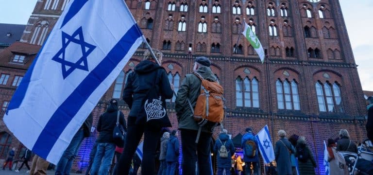 Rund 100 Menschen bei Solidaritätskundgebung für Israel