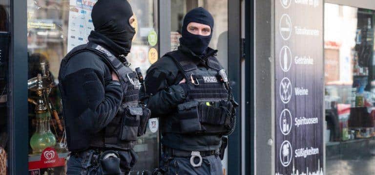 Stralsund: Revolver auf Kundentoilette liegen gelassen