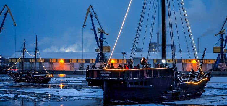 Die leuchtenden Schiffe legen wieder ab: „Seemannsweihnacht“ in Wismar