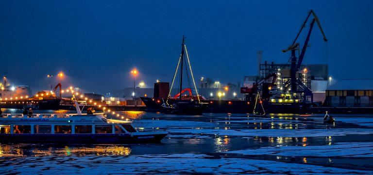 Die „Seemannsweihnacht“ (er)leuchtet am Sonntag im Wismarer Alten Hafen
