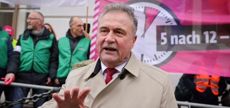 Güterverkehr noch Tage betroffen: Warnstreik der GDL beendet – Bahnverkehr fährt hoch