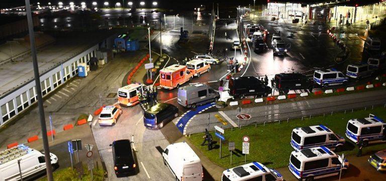 Hamburger Flughafen wegen bewaffneter Geiselnahme gesperrt