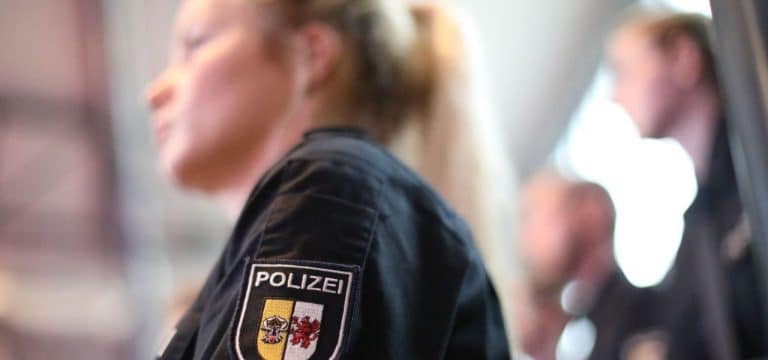 Innenminister Pegel vereidigt MV’s Polizeinachwuchs
