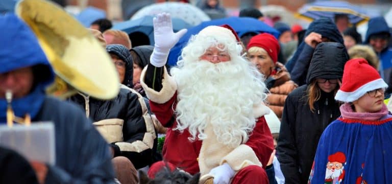Wismarer Weihnachtsmarkt wird am Samstag durch den Weihnachtsmann eröffnet