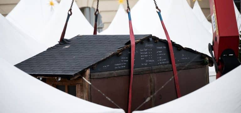 Aufbau für Weihnachtsmärkte in MV: Stralsund schon gestartet
