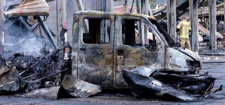 Millionen-Schaden nach Brand in Feuerwehr-Lagerhalle