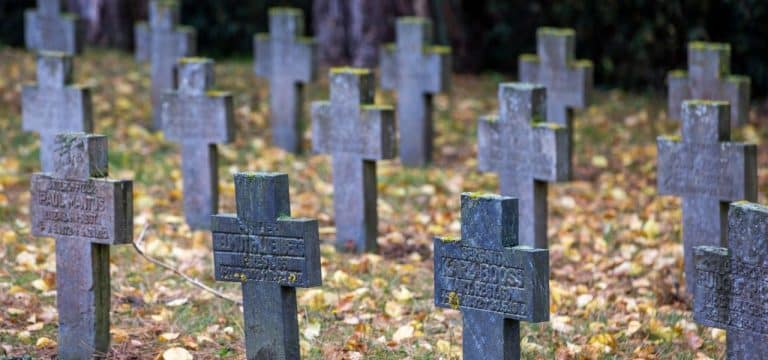 Auch Jahrzehnte nach dem Krieg werden Tote geborgen