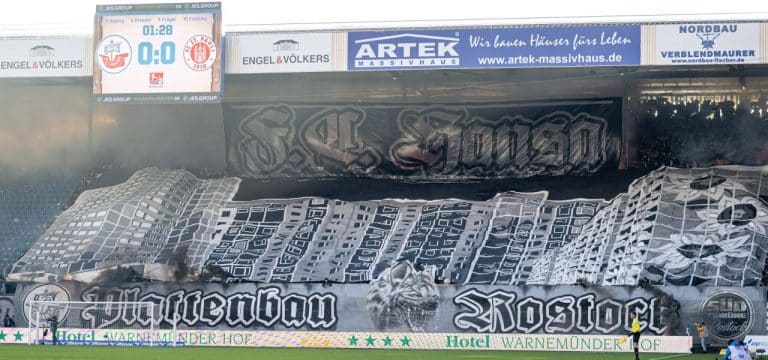 Nach provokanter Choreografie: Hansa verteidigt Fangruppe „Plattenbau Rostock“