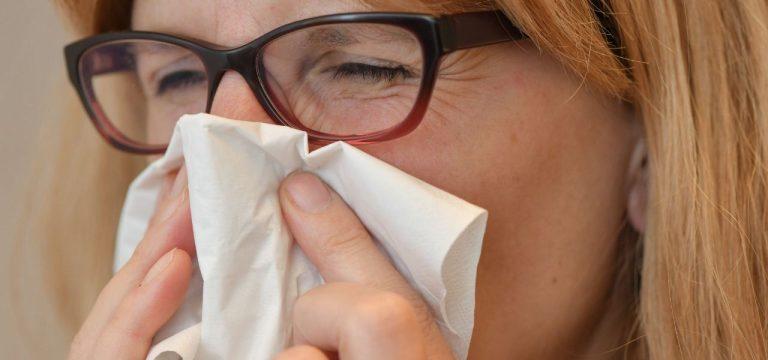 Husten, Schniefen, Schnauben: Infektionswelle baut sich auf – was ist zu tun?