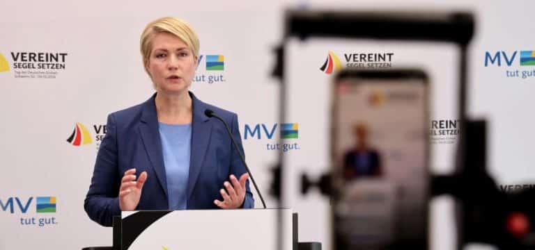 Schwesig: Beschleunigungsgesetz für Mobilfunk wichtig