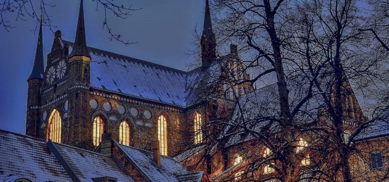 Wismar: Neue Strahler für die St.-Georgen-Kirche