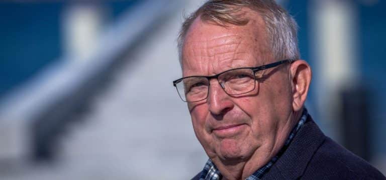 Abgebrochene Steilküste und freigelegte Munition nach Flut