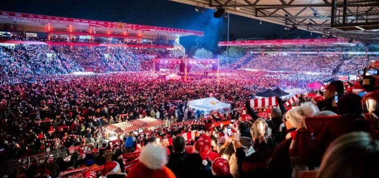 21. Weihnachtssingen: Zehntausende Union-Fans läuten Weihnachten ein