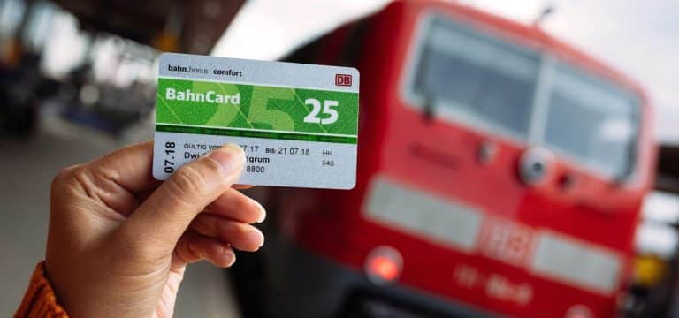 Neuer Fahrplan: Deutsche Bahn gibt erste Bahncards nur noch digital aus