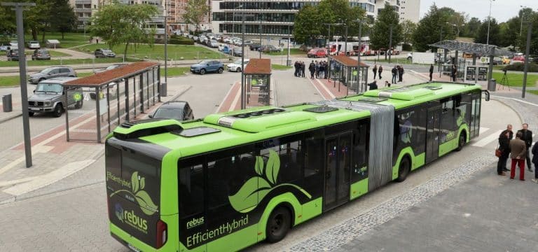 Rostock: Rebus stattet Busse mit Defibrillatoren aus