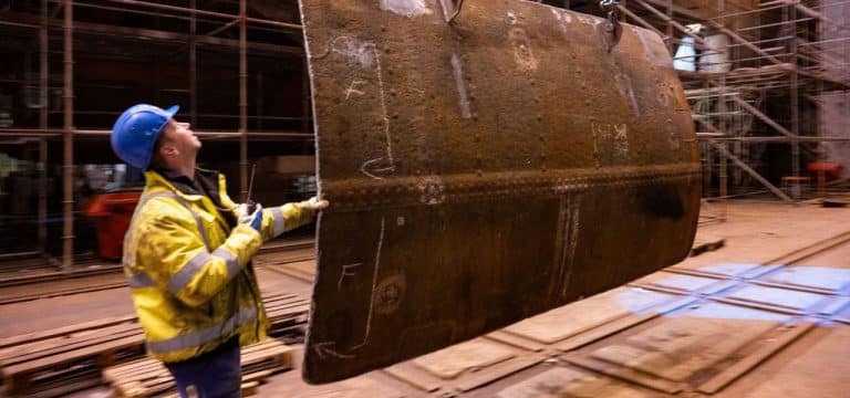 Sanierung der „Gorch Fock 1“ – Außenhaut wieder komplett