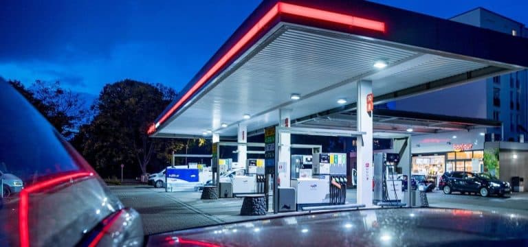 ADAC erwartet 2024 Entspannung: Zweitteuerstes Spritjahr aller Zeiten geht zu Ende