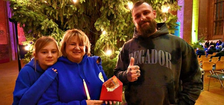Wismar: Erlös aus Rudy’s Bude an Verein „Licht am Horizont“ übergeben
