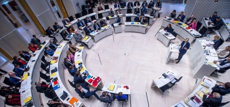 Letzte Runde bei Landtagssitzung: Osterhasen-Aktion Thema
