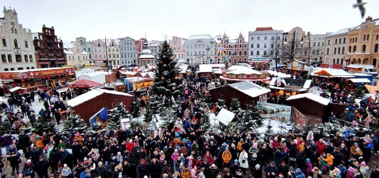 Wismarer Weihnachtsmarkt öffnet seine Pforten